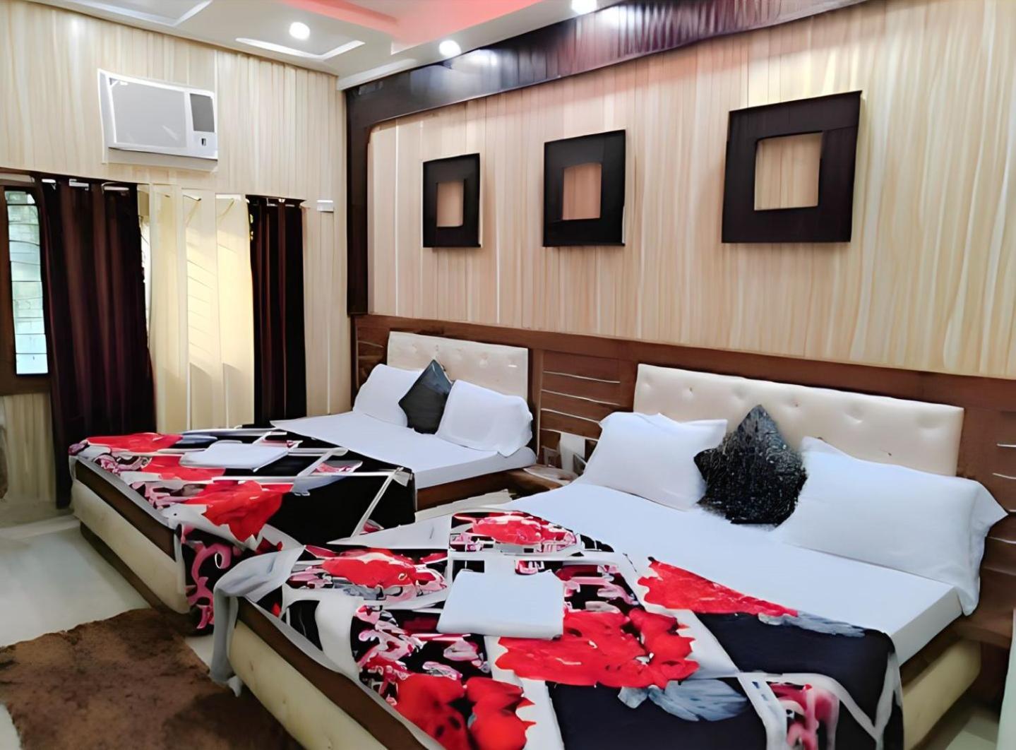 Taj Square A Luxurious Family Homestay Agra  Exterior photo