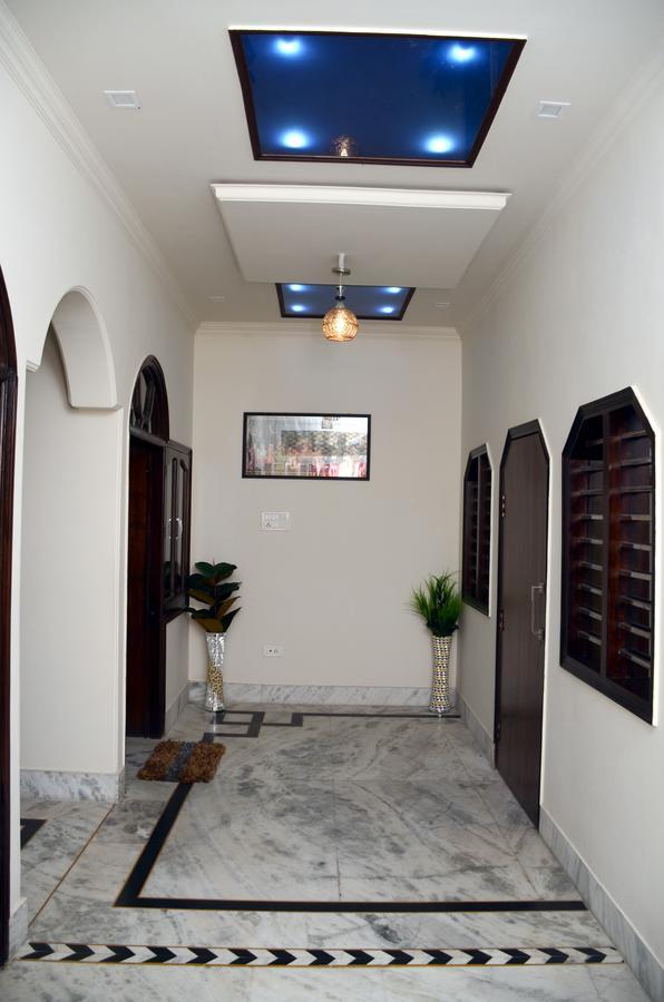 Taj Square A Luxurious Family Homestay Agra  Exterior photo