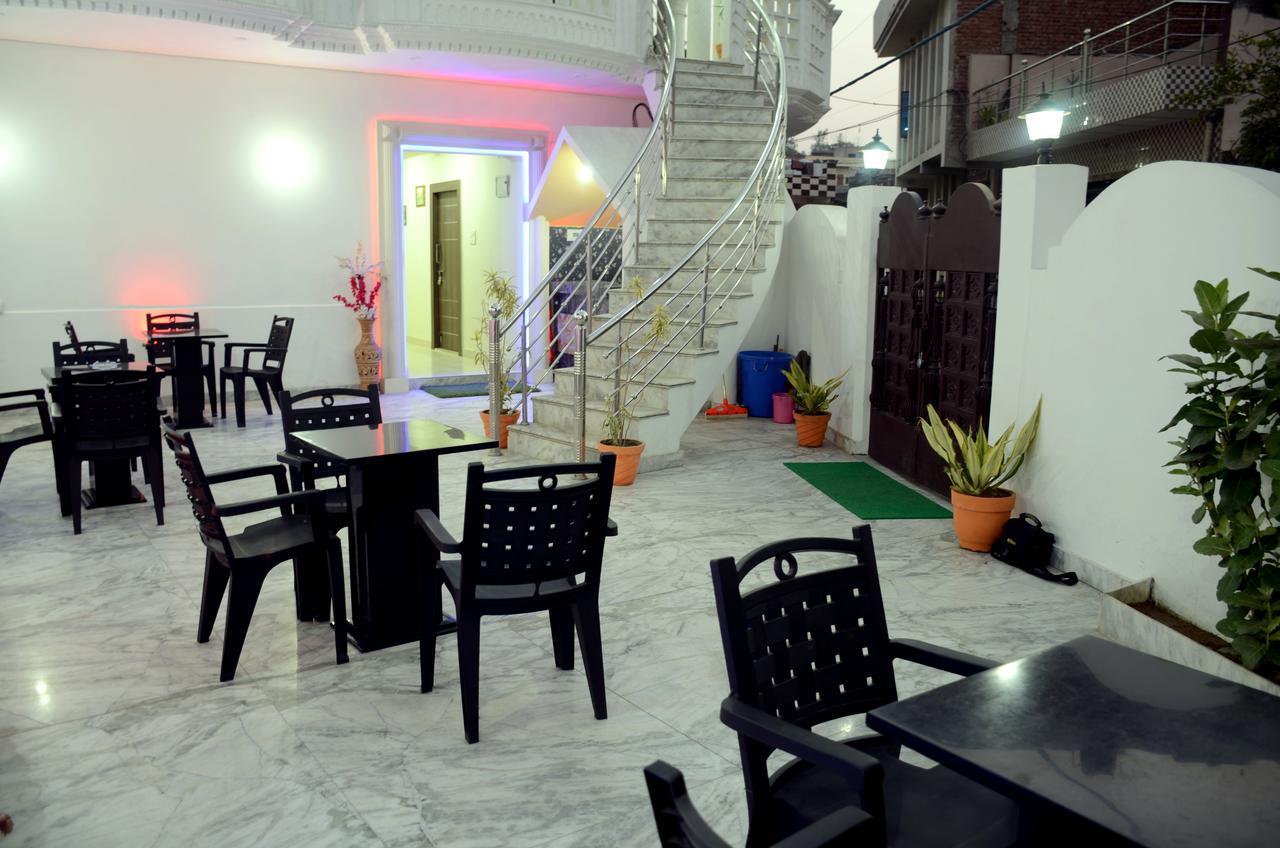 Taj Square A Luxurious Family Homestay Agra  Exterior photo